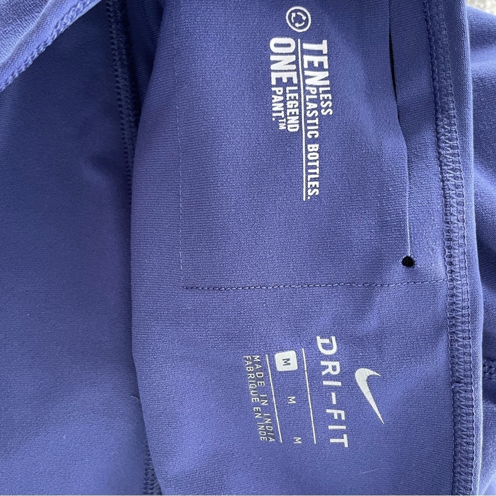Nike Dri Fit women’s size medium Periwinkle Capri workout legging - Picture 4 of 4